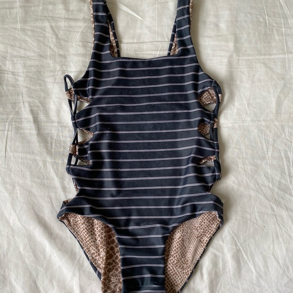 ✖️SOLD✖️Acacia Honey Hideaway - Picture 1 of 2